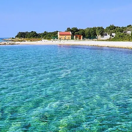 Holiday home Bungalow-mit-pool-in-mandre *