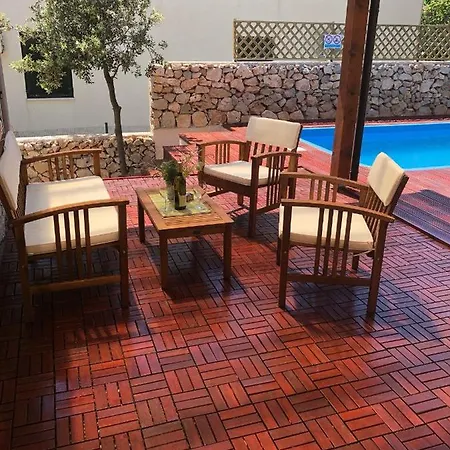 Bungalow-mit-pool-in-mandre Prázdninový dům *