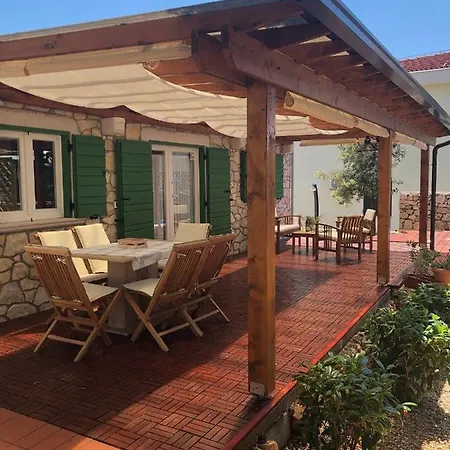 Holiday home Bungalow-mit-pool-in-mandre