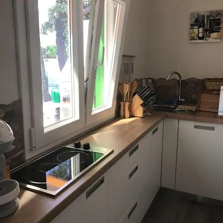 Bungalow Mit Pool In Ferienhaus *